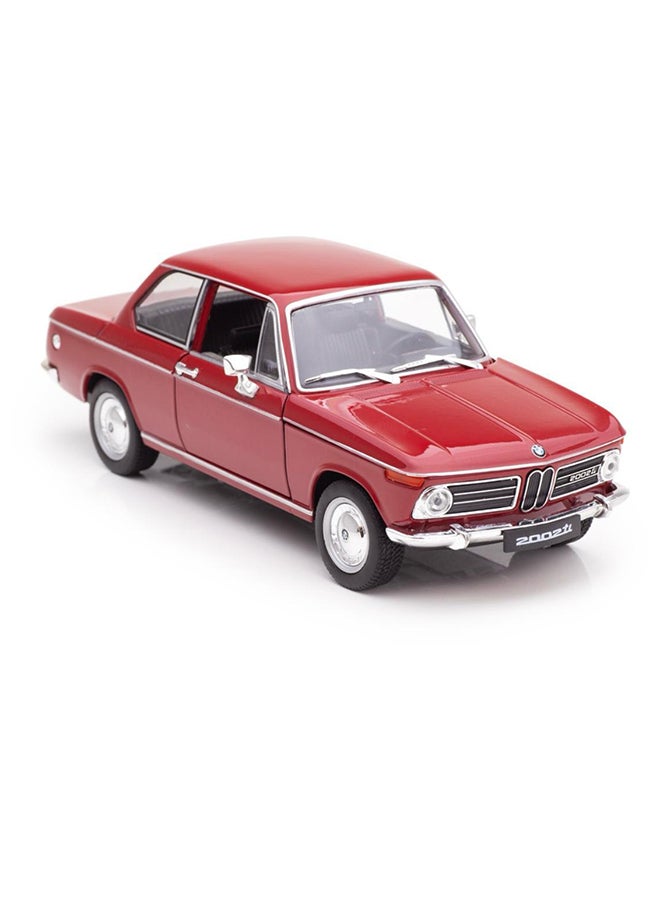 Welly Classic BMW 2002 Ti 1968 Die-Cast Model Car 1:24 Scale – Red – Die-Cast Toy Car for Kids & Collectors - Image 3