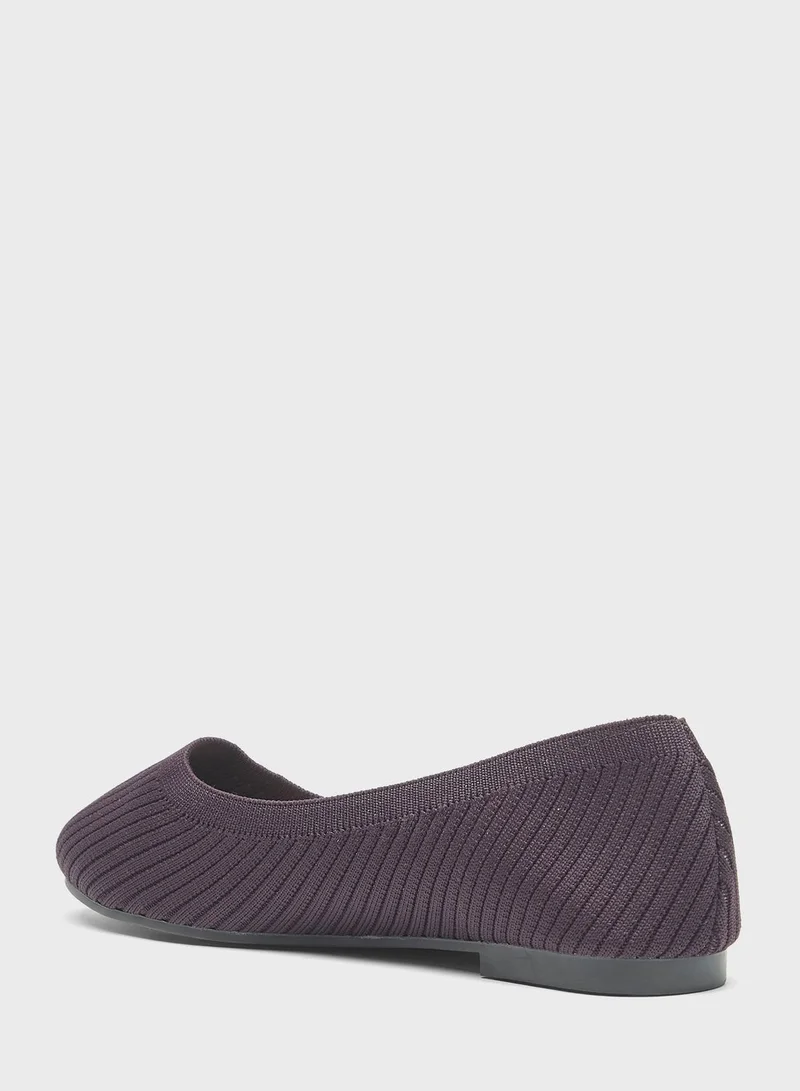 shoexpress Pointed Toe Flat Ballerinas