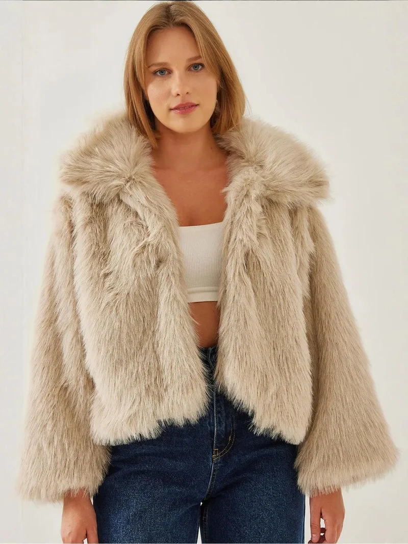 بيانكو لوتشي معطف قصير من الفرو الصناعي بنقش لوتشي بياقة شال