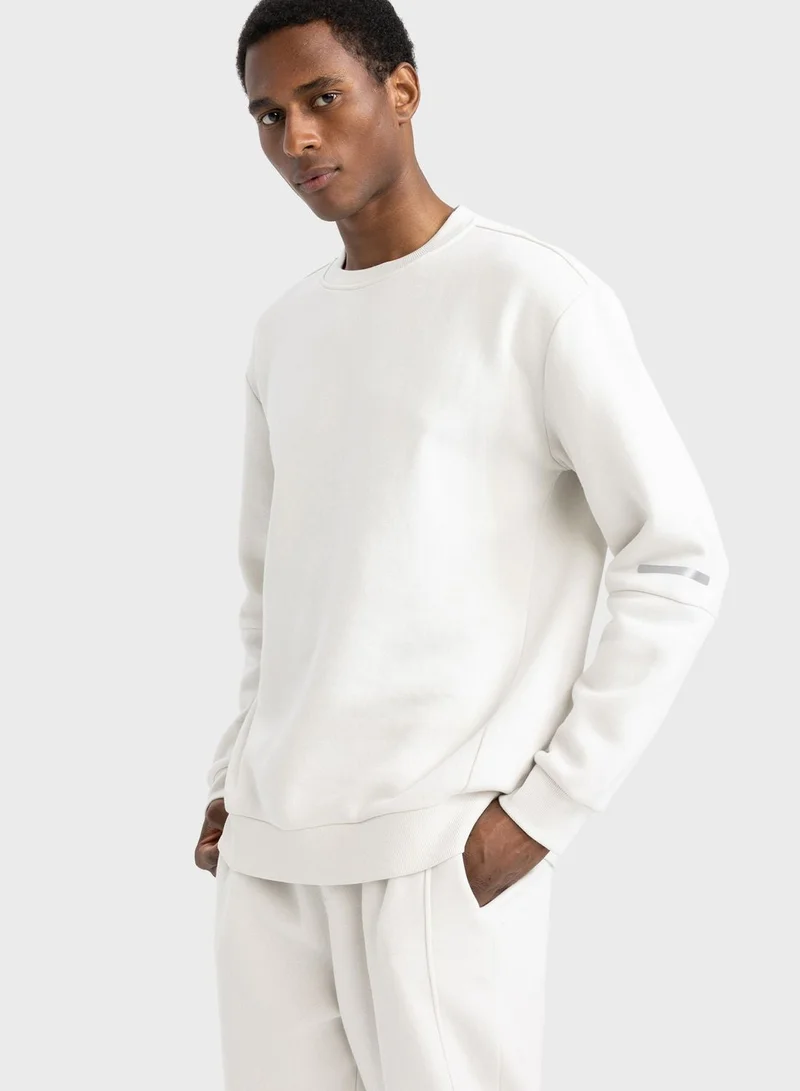 DeFacto Essential Sweatshirt