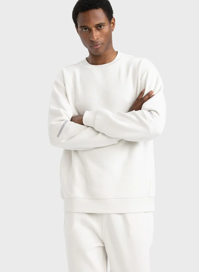 DeFacto Essential Sweatshirt