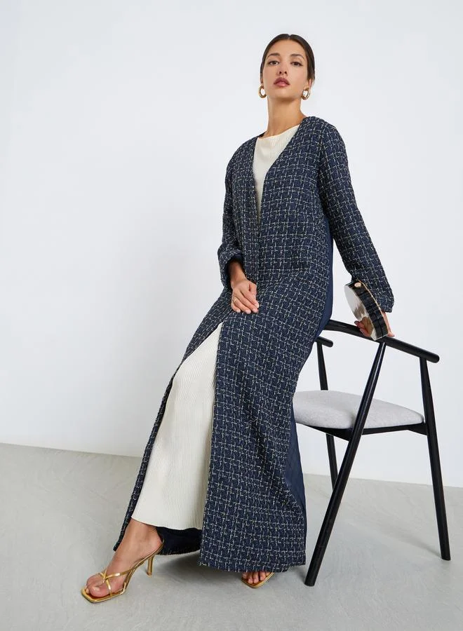 أميرة عباية مفتوحة من الأمام بمظهر تويد