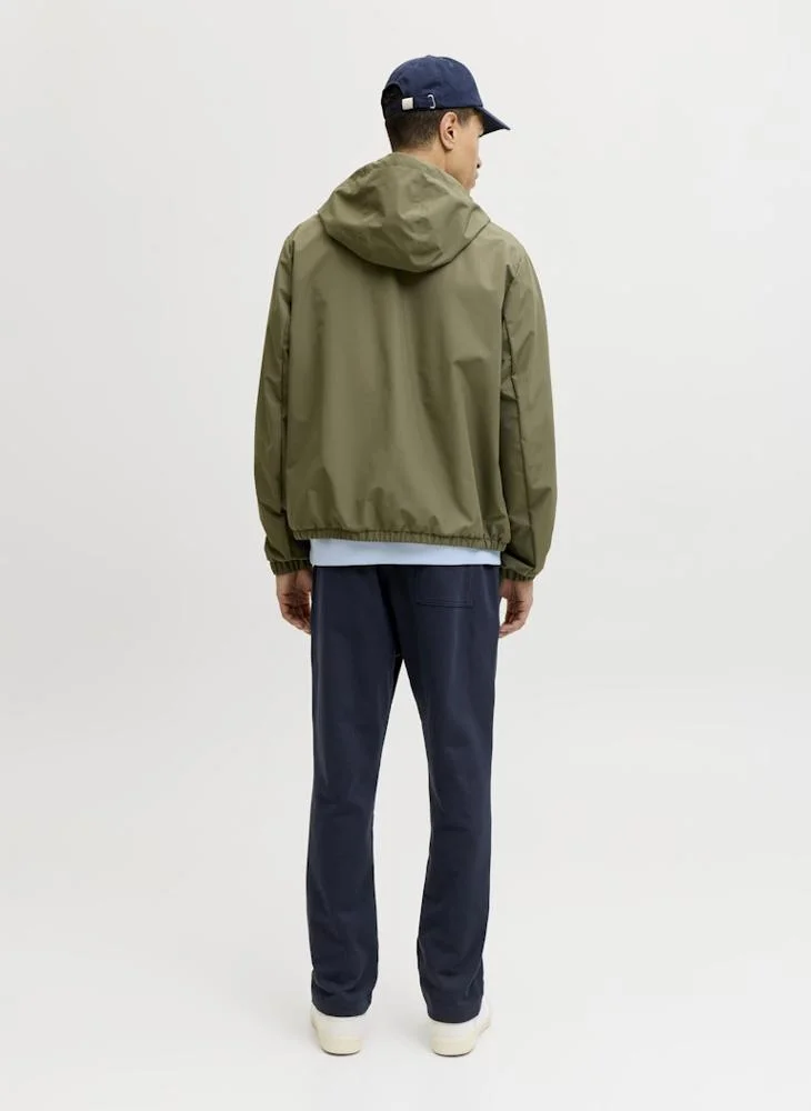 جاك اند جونز بنطلون رياضي برباط وشعار