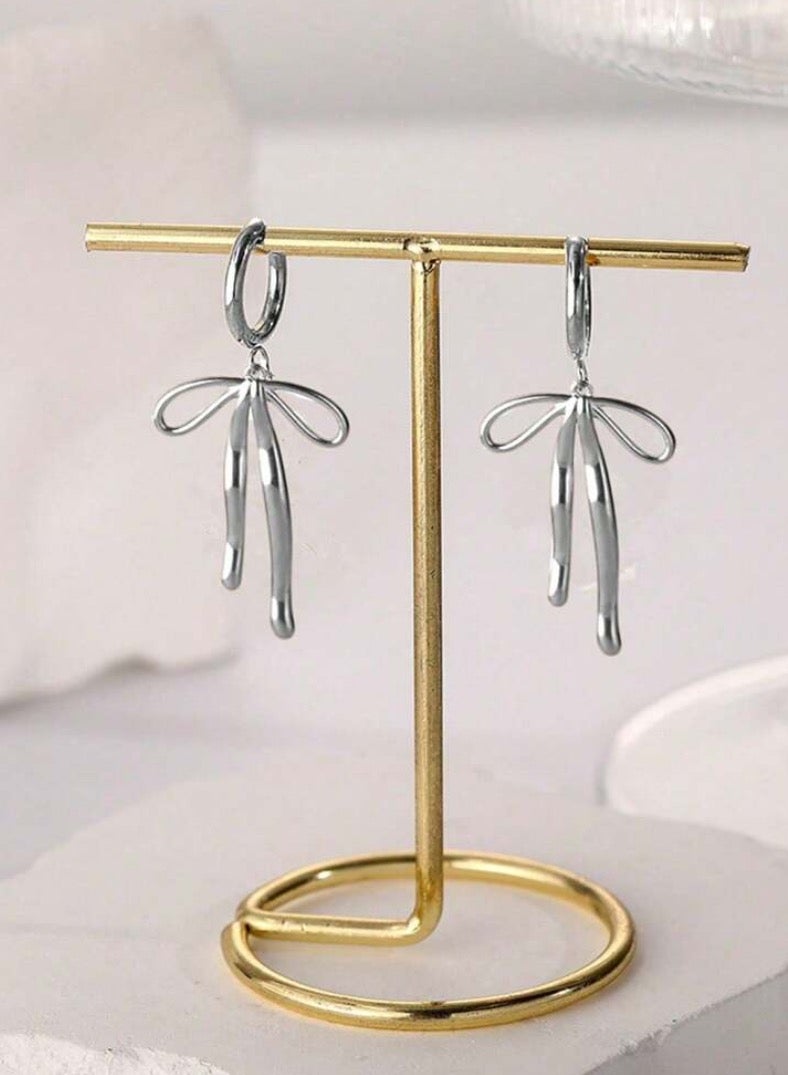 إيكوال حلق نسائي انيق مصنوع من الاستانلس ستيل باللون الفضي - Image 3