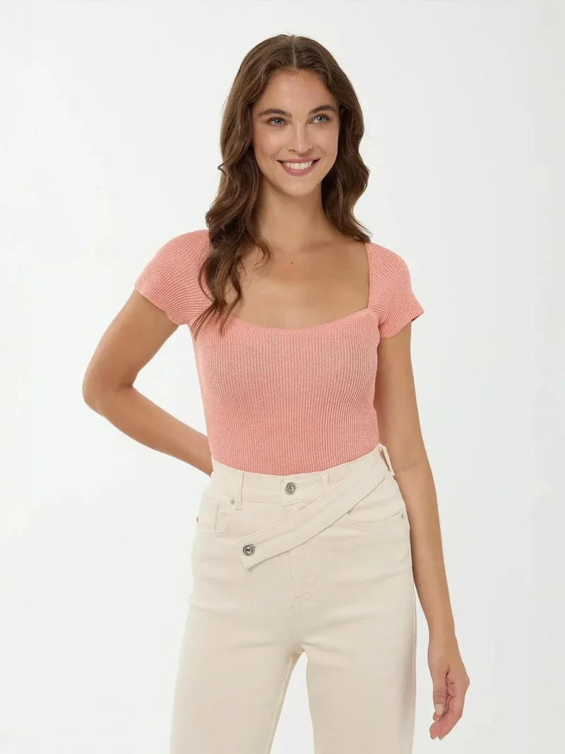 هيكاب بلوزة محبوكة بياقة مربعة