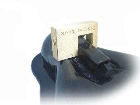 Master Lock Master Lock 605DAT Shackle 15/16" Length x 7/16" Inner Width, 2" Body Width, Solid Brass Coupler Lock, Gold, 1 Count  - Image 2