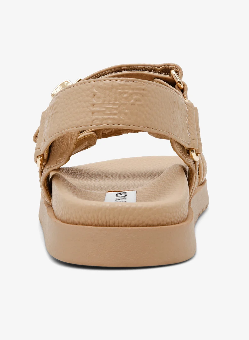 ستيف مادن صنادل مسطحة بحزام للكاحل