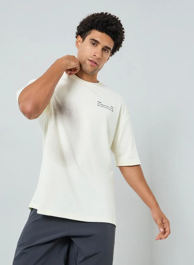 ستايلي اكتيف تيشيرت بقصة واسعة وطبعة كتابة