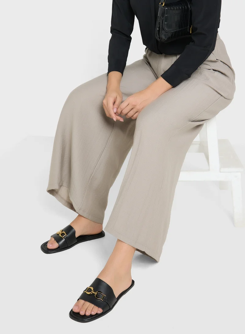 ايلا صندل نسائي مسطح