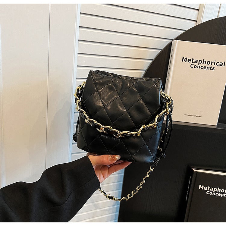Women'S Bag Large Capacity Bag New Arrival Rhombic Popular Shoulder Fashion Tote 2024 Bucket Crossbody Bag Chain Small Bag - Image 1