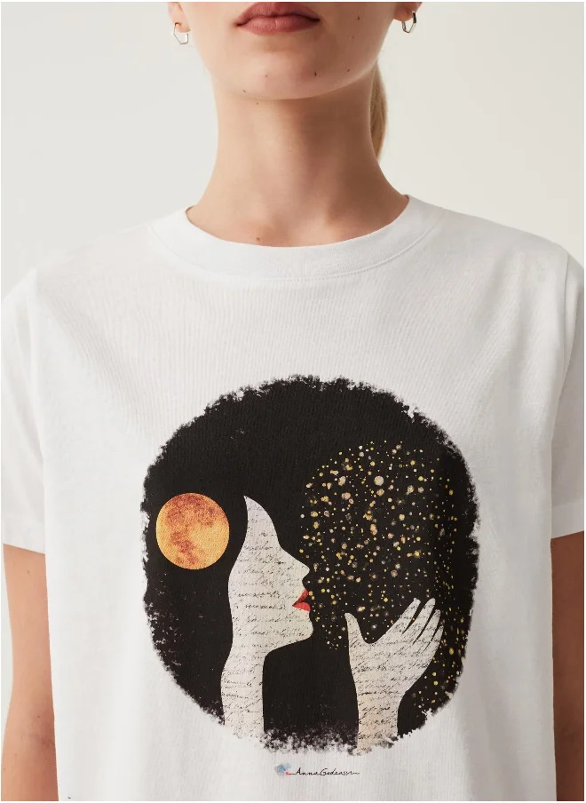 او في اس Cotton T-shirt with Anna Godeassi print