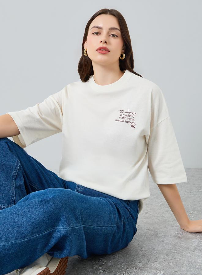 ستايلي تيشيرت بقصة واسعة بطبعة شعار - Image 3