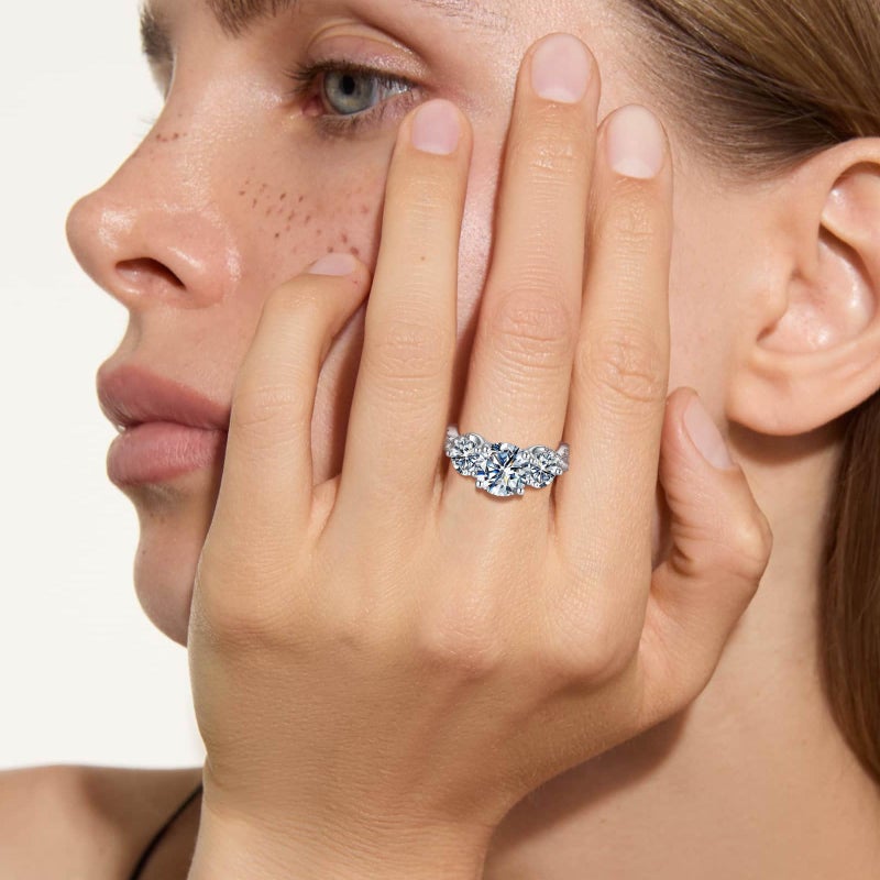LOIPURI خاتم خطوبة مويسانيت 3 حجر LOIPURI 4.6CT، لون D VVS1 قطع دائري من الفضة الإسترلينية 925، خاتم وعد زفاف ذكرى للنساء، مقاس 7 - Image 2