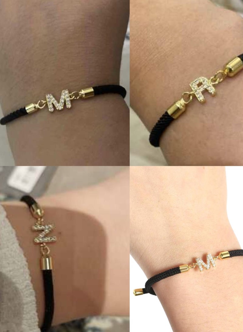 سوار مصنوع يدويًا للنساء عبارة عن حروف الأبجدية الأولية  ملونًا ومعدل بحبل قابل للتعديل مناسب للسيدات كهدية - Image 1