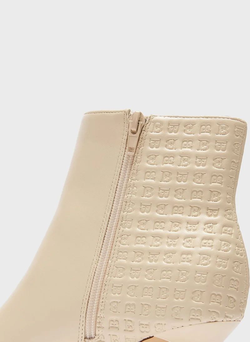 شو اكسبرس Pointed Toe Ankle Boots
