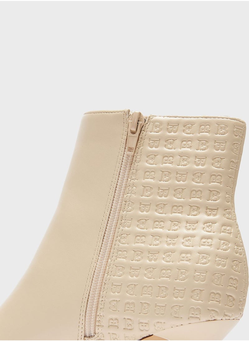 shoexpress - Pointed Toe Ankle Boots - Image 1