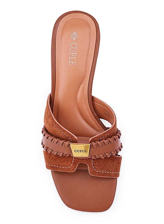 Cuple Elegant heel slippers designed for a chic look.