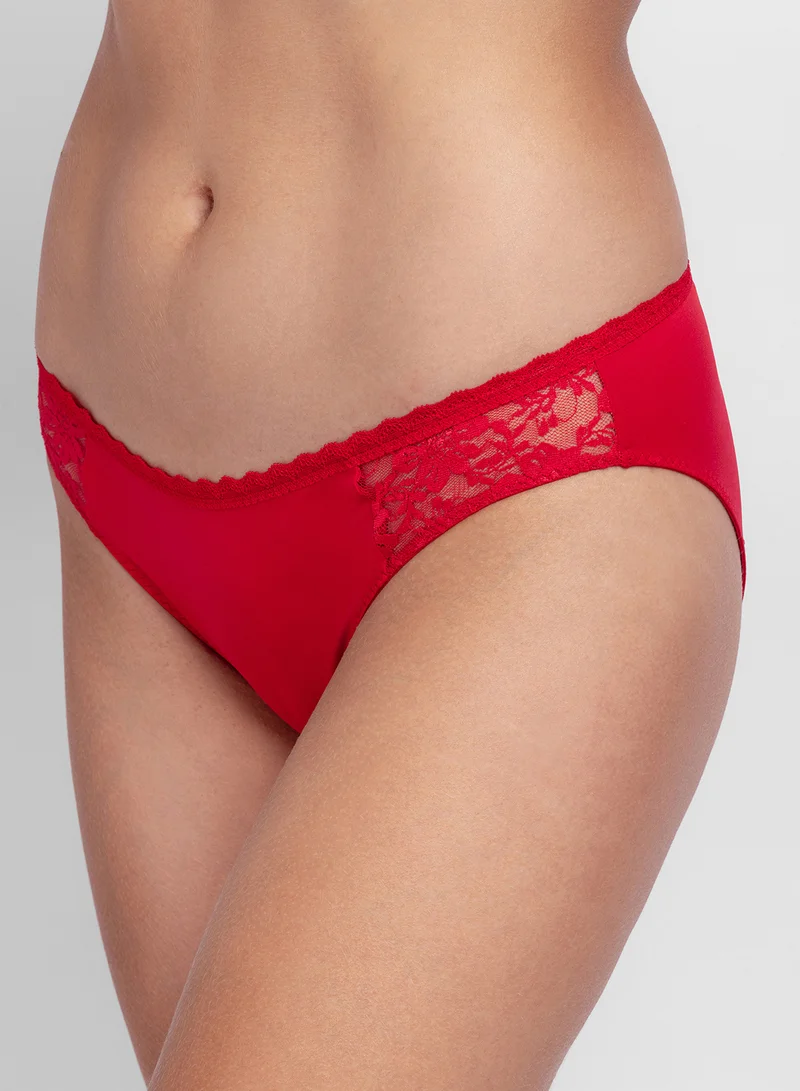 Dorina BRIEF