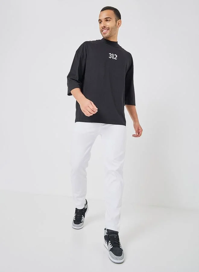 ستايلي تيشيرت بأكمام ثلاثة أرباع مطرز على الصدر بقصة واسعة