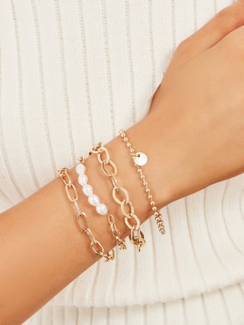 طقم أساور مزينة من  قطع