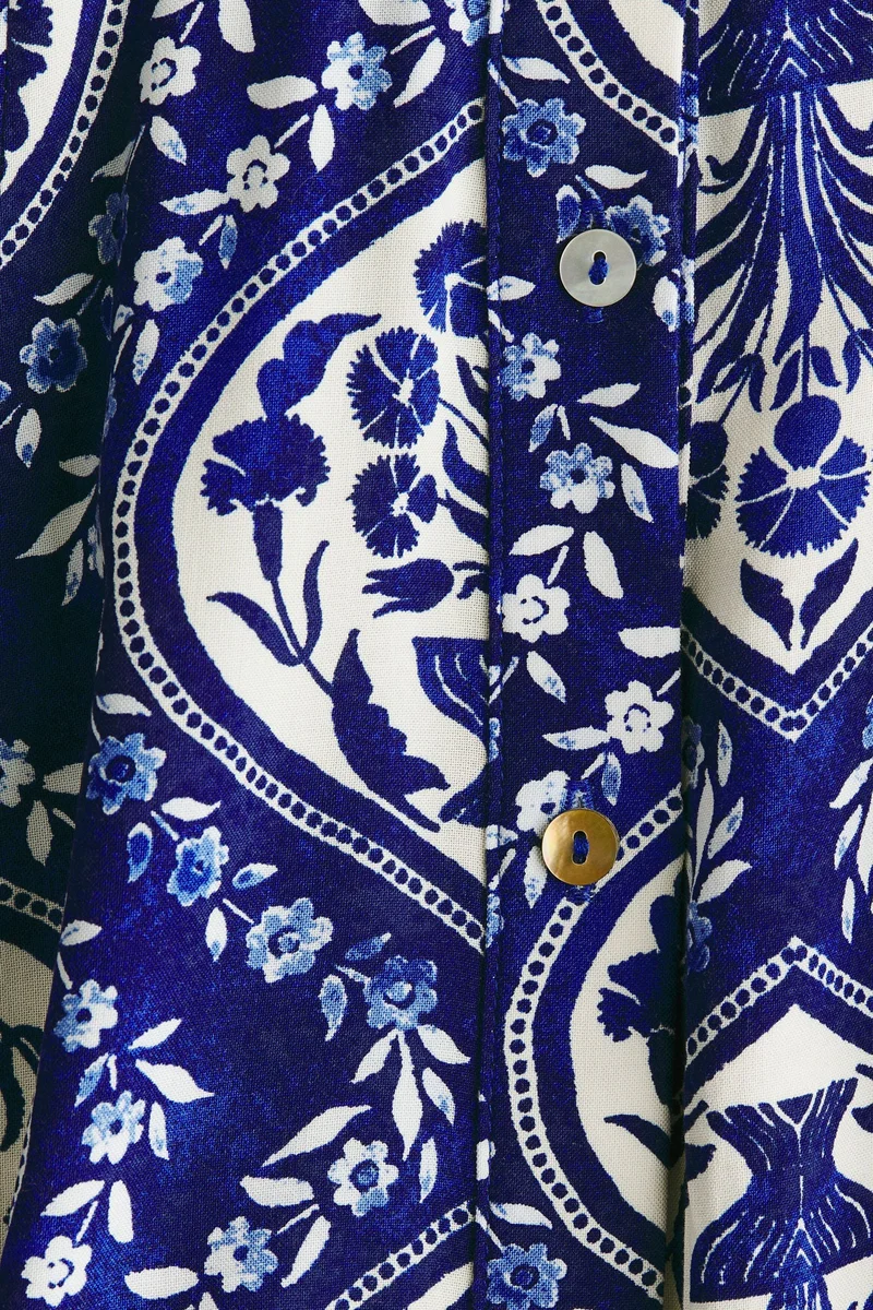 اتش اند ام فستان بتصميم قميص مع حزام بعقدة