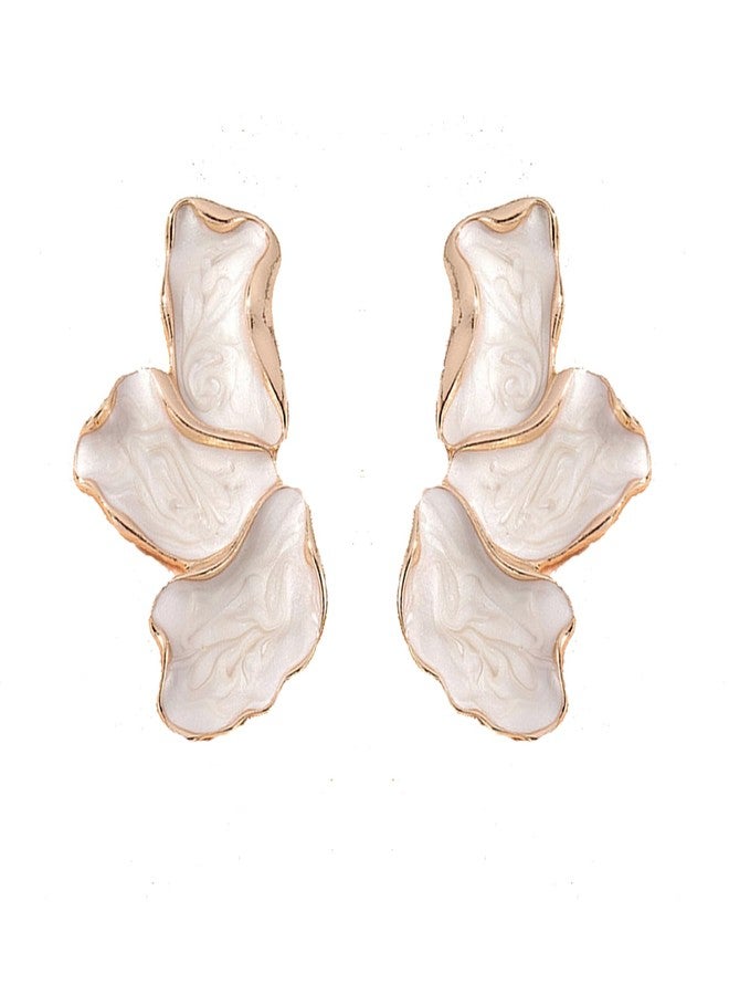 MIFYNN أقراط زهور غير منتظمة - أقراط متدلية كبيرة بتلات للنساء، مصنوعة من المعدن، بدون أحجار كريمة - Image 1