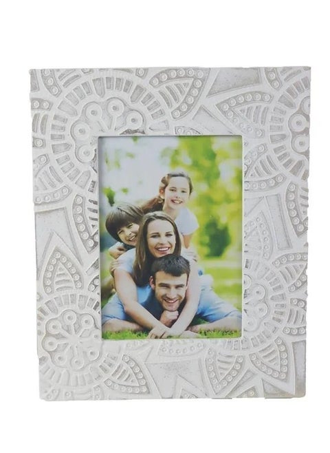 A Photo Frame Made Of A Beautifully Carved Wooden Frame To Display Precious Memories The Size Of The Entire Frame Is 22 * ​​26.5 cm And The Picture Is 10 * 15 cm