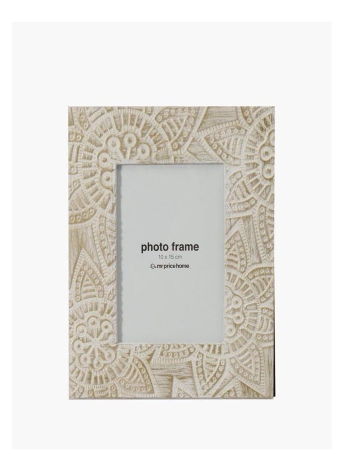 A Photo Frame Made Of A Beautifully Carved Wooden Frame To Display Precious Memories The Size Of The Entire Frame Is 22 * ​​26.5 cm And The Picture Is 10 * 15 cm