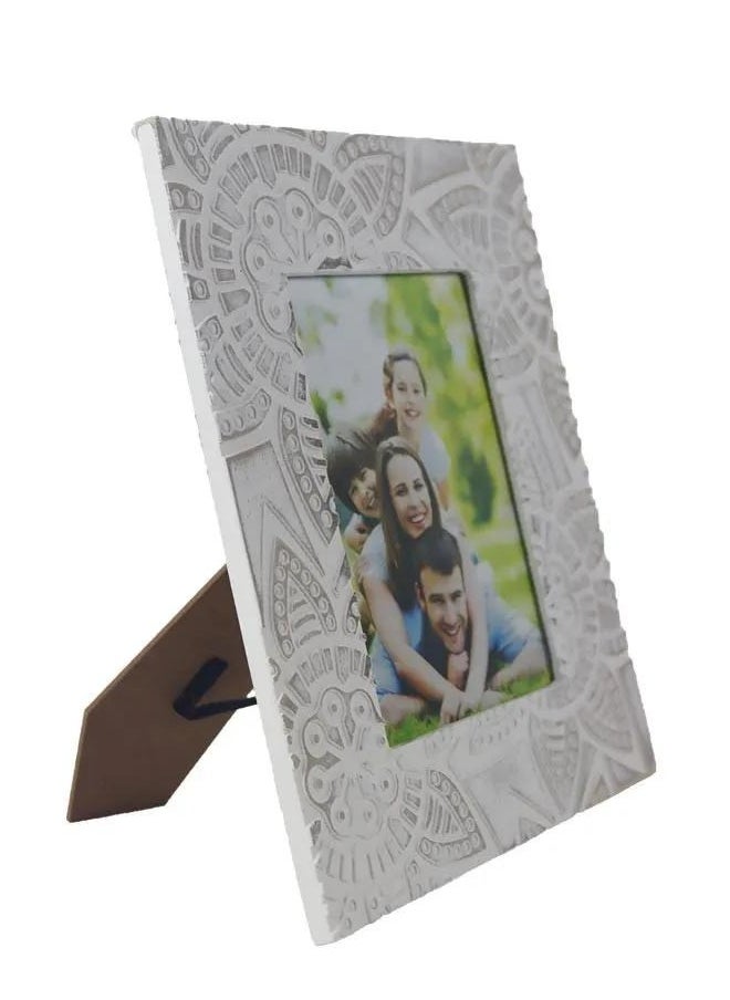 A Photo Frame Made Of A Beautifully Carved Wooden Frame To Display Precious Memories The Size Of The Entire Frame Is 22 * ​​26.5 cm And The Picture Is 10 * 15 cm