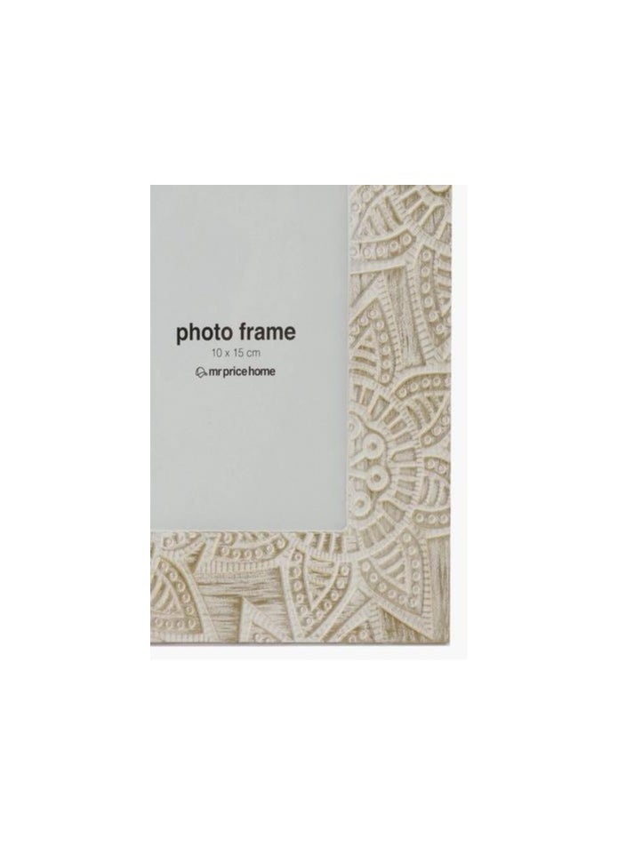 A Photo Frame Made Of A Beautifully Carved Wooden Frame To Display Precious Memories The Size Of The Entire Frame Is 22 * ​​26.5 cm And The Picture Is 10 * 15 cm