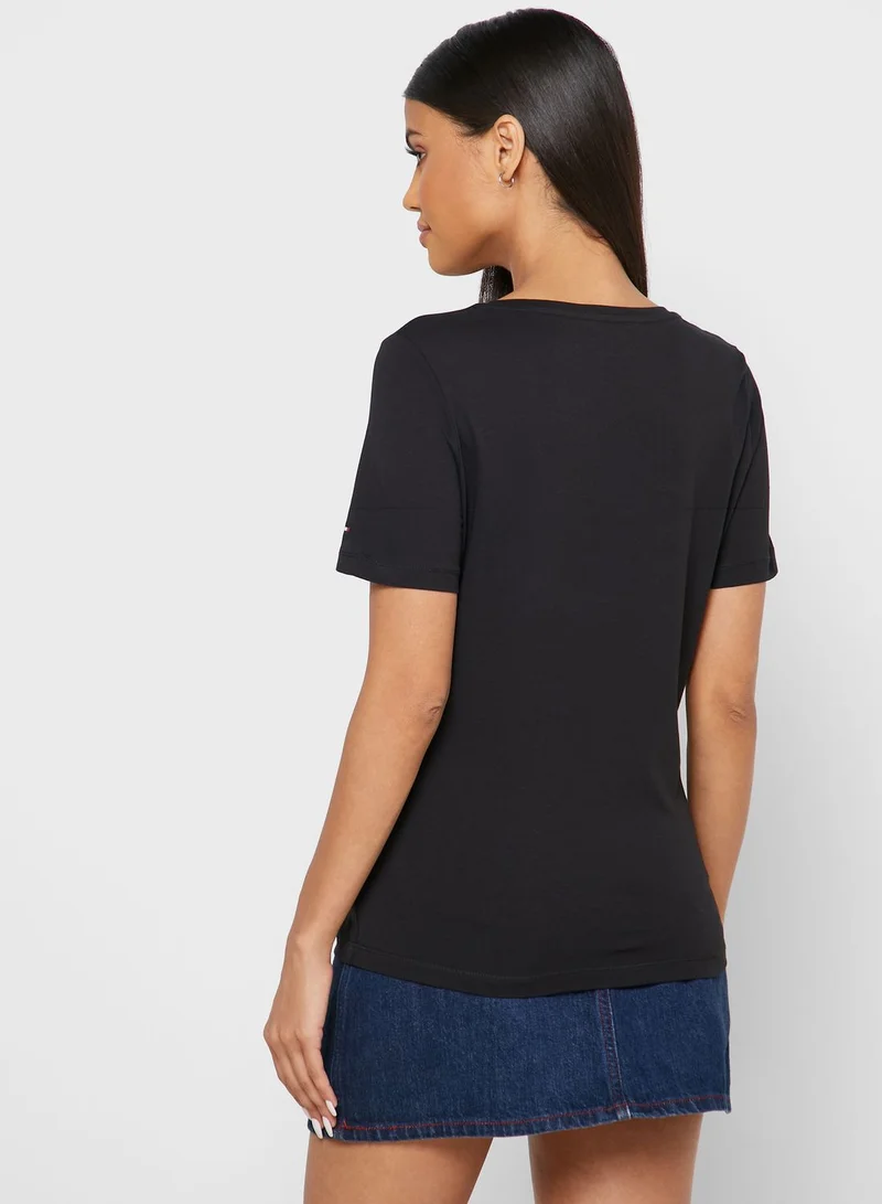 TOMMY HILFIGER Crew Neck Logo T-Shirt