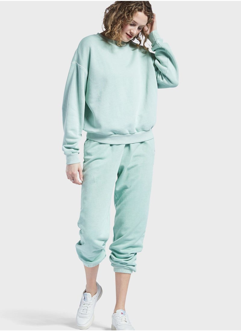 Reebok - Classics Fitted Sweatshirt - Image 1