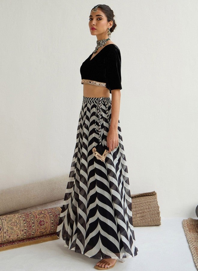 SASSAFRAS Embellished Black and White Lehenga for Women - Image 4