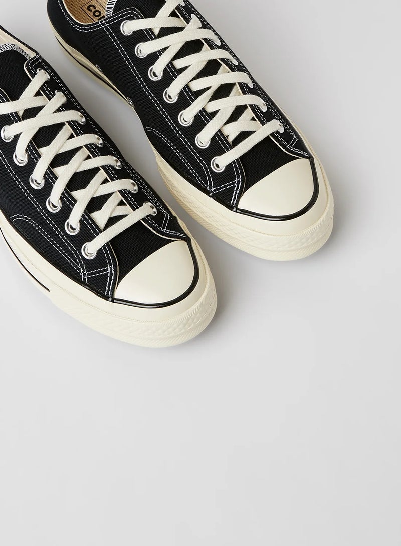Converse Unisex Chuck 70 OX Low Top Canvas Sneakers in Black - Image 2