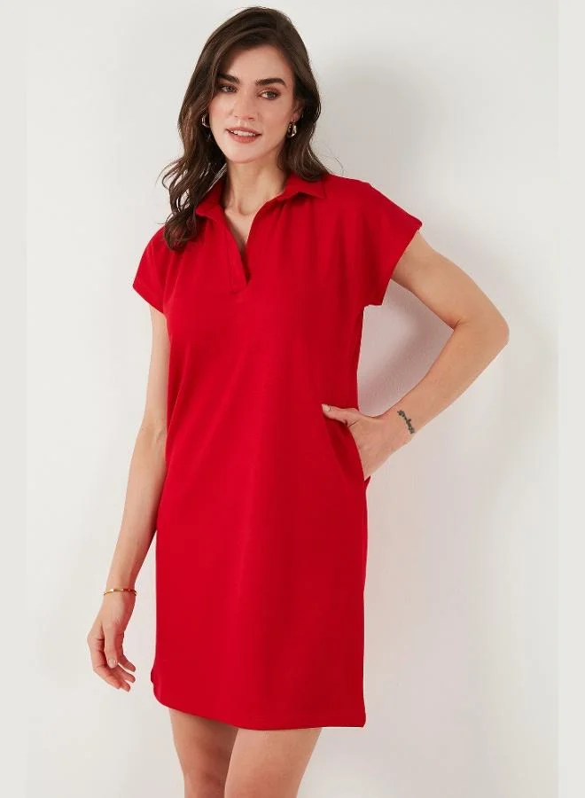 ليلا فستان قصير بياقة بولو بقصة عادية للنساء