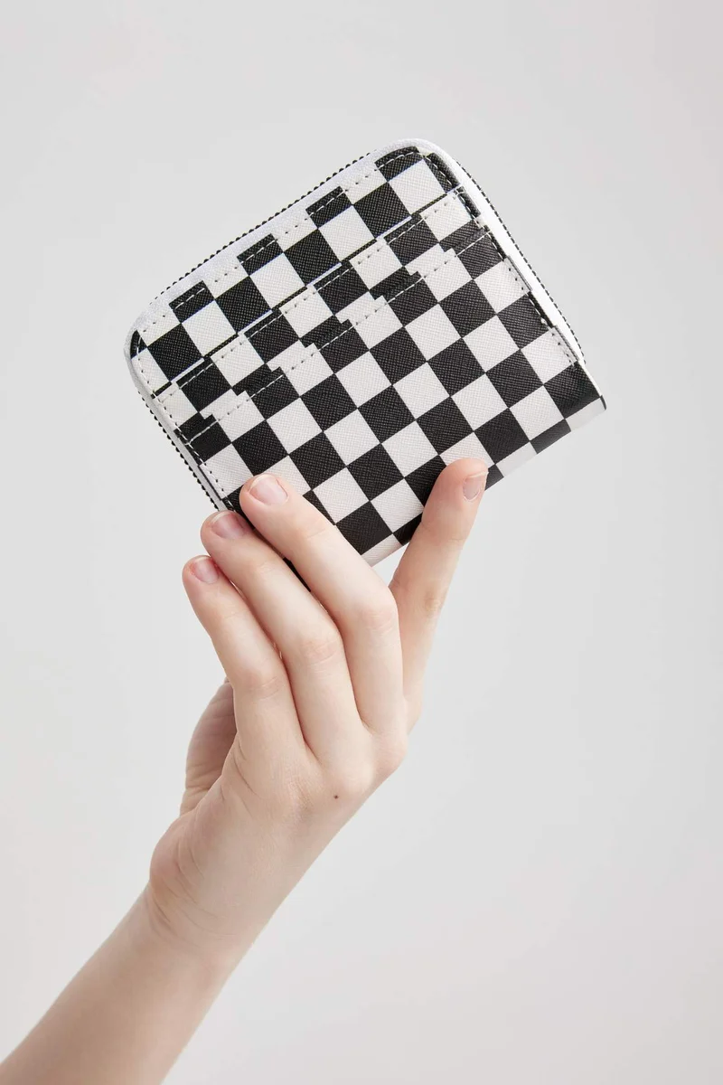 ديفاكتو Women's Checkerboard Patterned Faux Leather Wallet