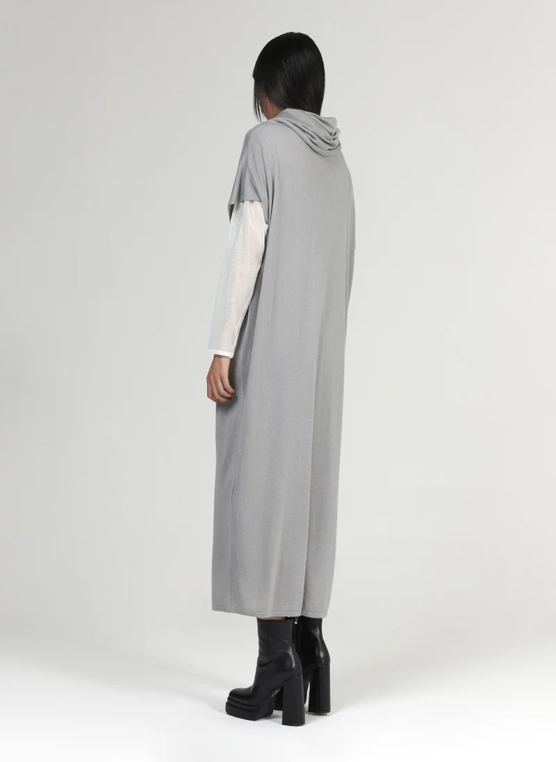 ليم قفطان صوف بياقة منسدلة بطيّات - الخيار الأقصر