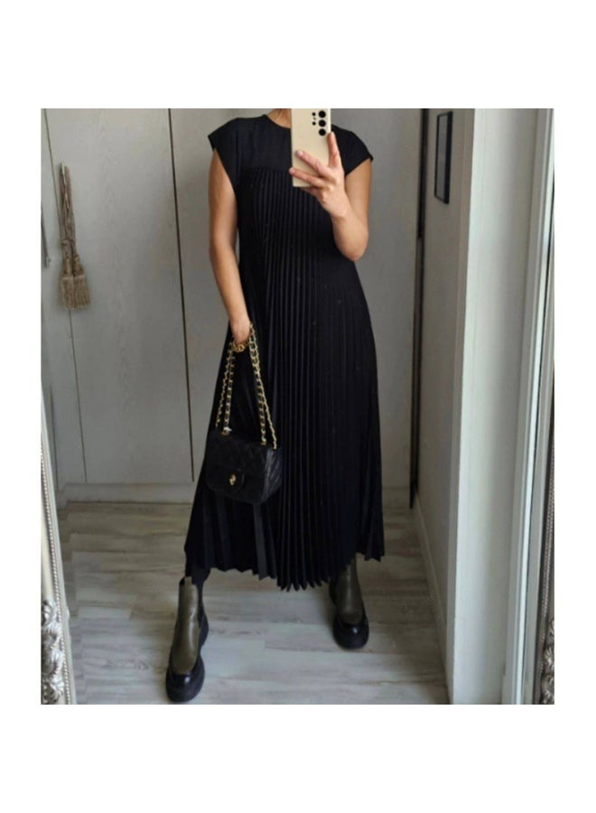 general 2025 - 2026 Women's Round-neck Sleeveless Pleated Long Dress - Image 1