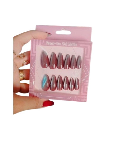 Press-On Nails Set – 12 Stylish Pieces