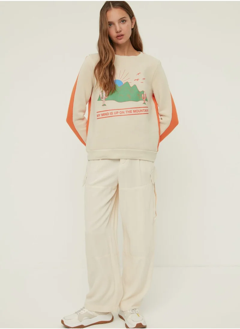 trendyol Round Neck Graphic Sweatshirt