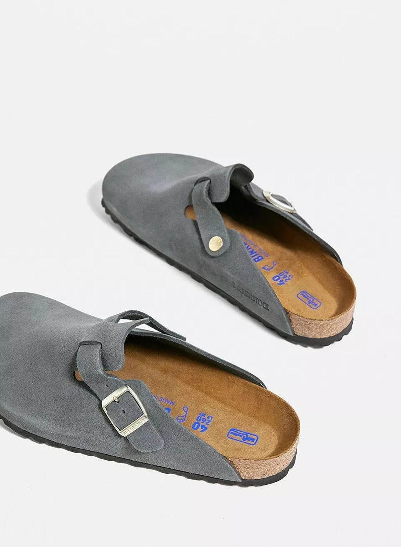 بيركنستوك قباقيب من بيركنستوك بوسطن فحمي من جلد الغزال من بيركنستوك - Image 3