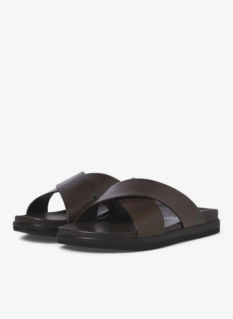 جاك اند جونز صنادل كاجوال