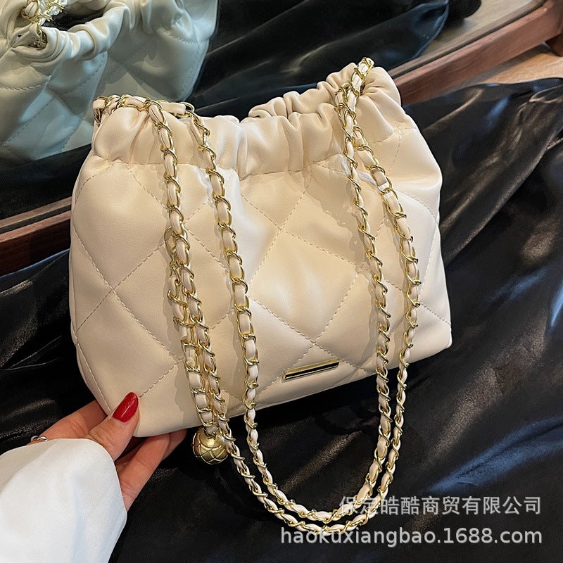 This Year'S Popular Bag 2023 New Solid Color Texture Shoulder Bag High-End Versatile Diamond Chain Bag Bucket Bag - Image 5