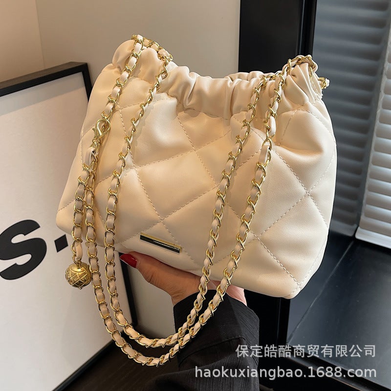 This Year'S Popular Bag 2023 New Solid Color Texture Shoulder Bag High-End Versatile Diamond Chain Bag Bucket Bag - Image 4