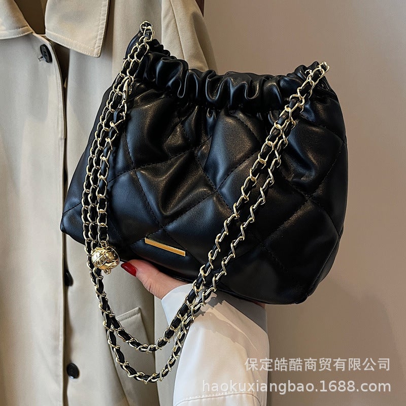 This Year'S Popular Bag 2023 New Solid Color Texture Shoulder Bag High-End Versatile Diamond Chain Bag Bucket Bag - Image 3