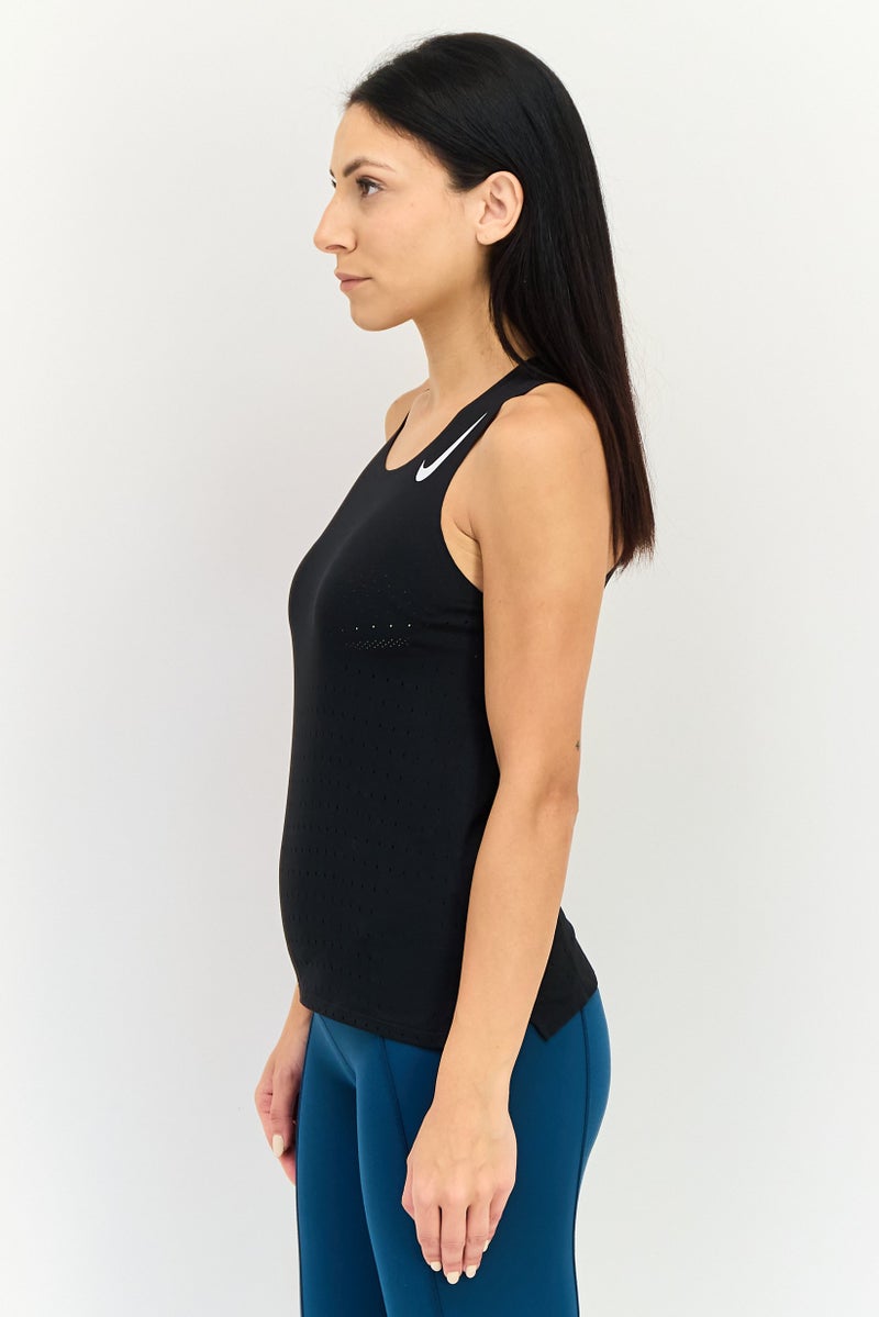Nike تي شيرت رياضي نسائي بلا أكمام مناسب في الهواء الطلق، أسود - Image 3