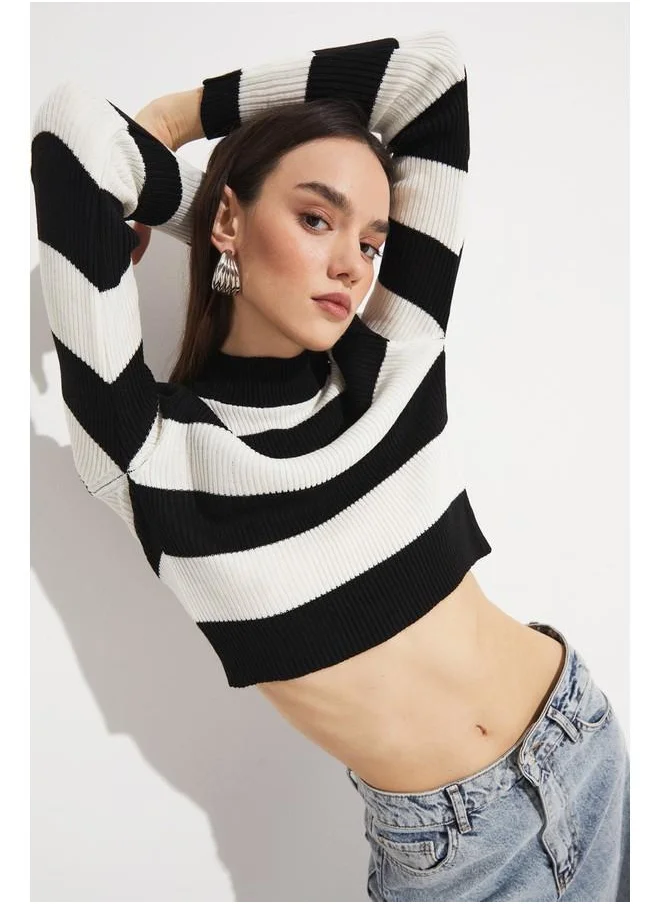 جون June Striped Crop Knitwear Sweater Black - Ecru
