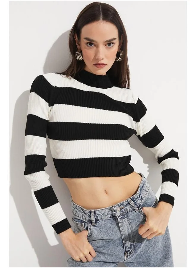 JUNE June Striped Crop Knitwear Sweater Black - Ecru