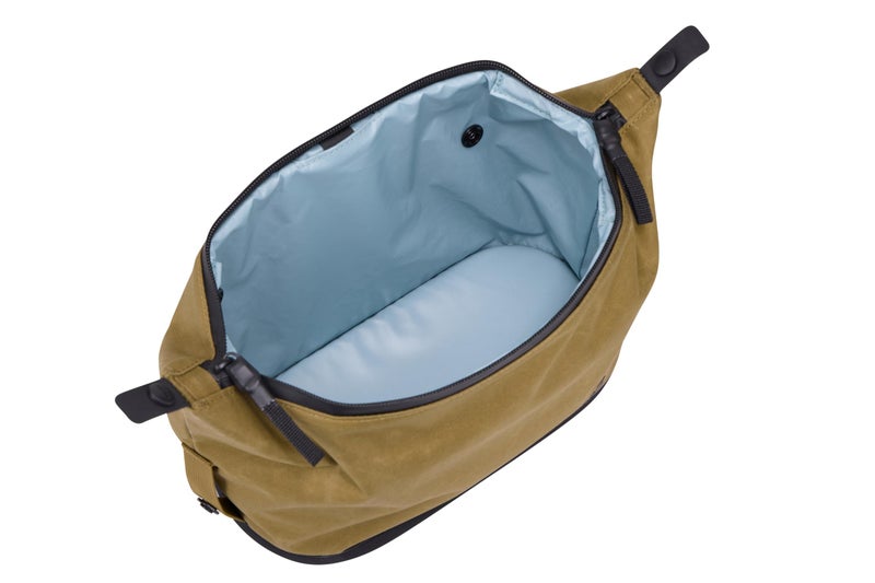 Thule Aion Toiletry Bag - Water-resistant bag for toiletries, makeup and shaving essentials - Removable liquids bag included - Easy to clean - Snap loop to easily hang - Waxed, PFC-free fabric - Image 4