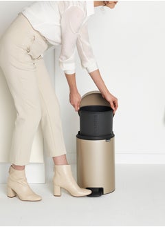 brabantia Soft Closing Pedal Bin 12 litre with Plastic Inner Bucket  - Image 4